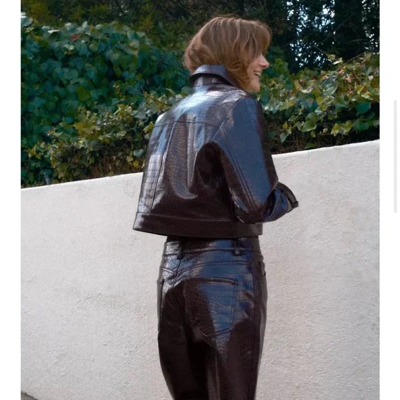 CROPPED FAUX LEATHER ANIMAL EMBOSSED JACKET
BROWN - Picture 2 of 5